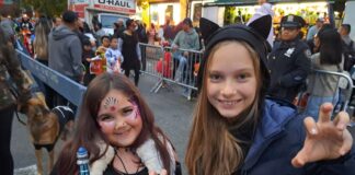 El grandioso y divertido Desfile de Halloween en Jackson Heights
